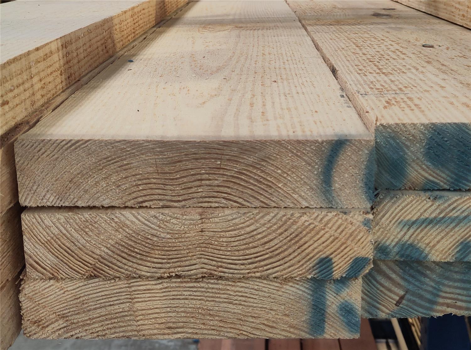 Massief hout Yellow Pine 1x10 Essen, Houthandel Van Den Berg